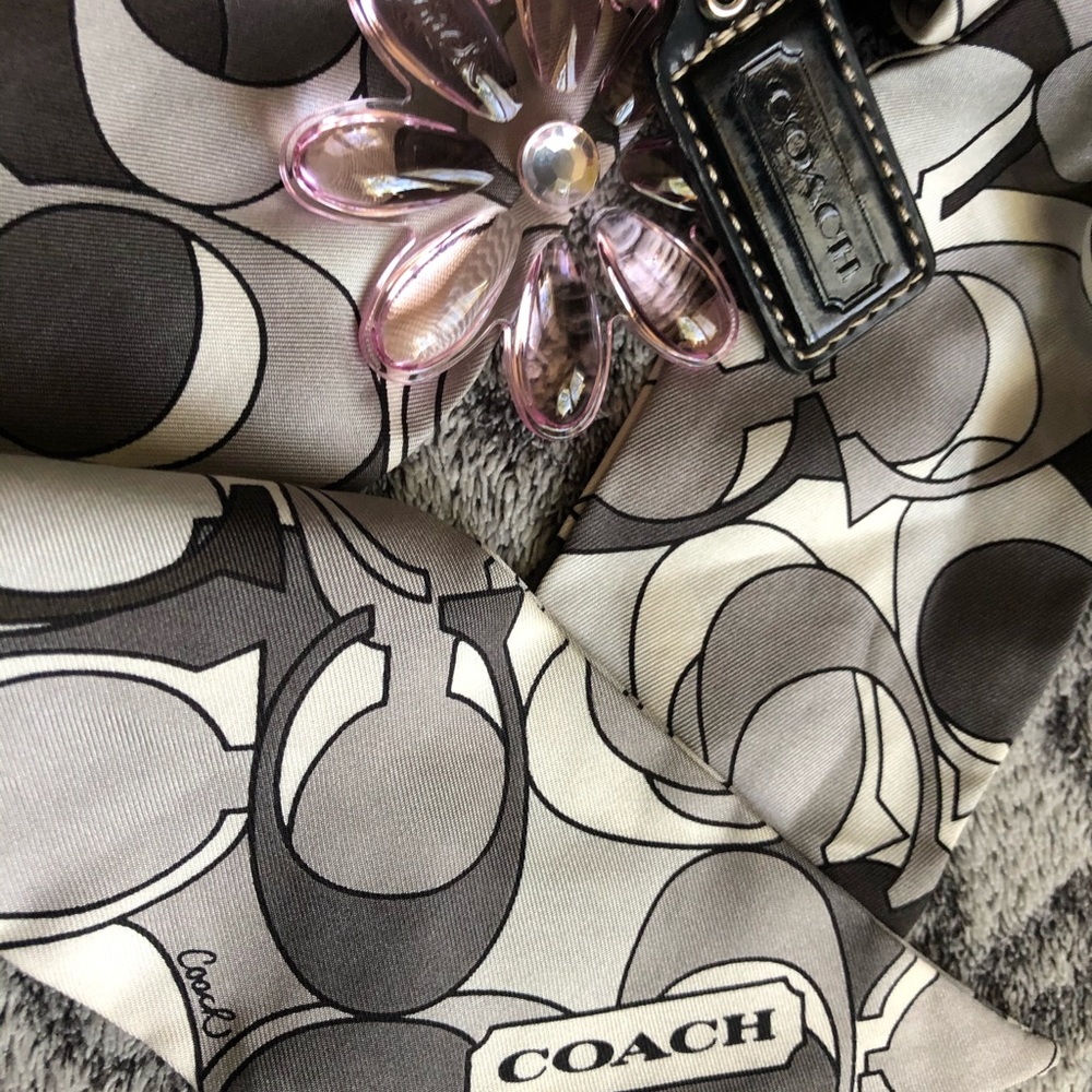 COPY - COPY - Coach bag with scarf and crystal flower ch… - Picture 2 of 4